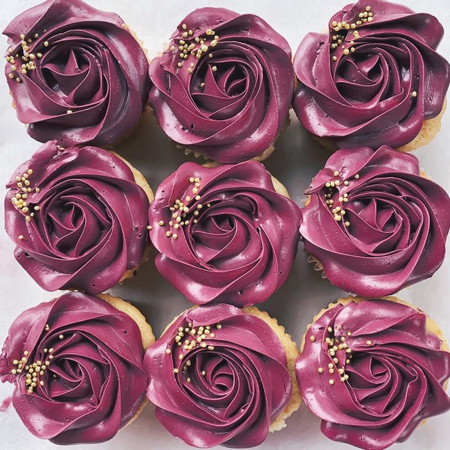 laurynmariebakes Cupcake Decorating Ideas  #cakes #cupcakes 