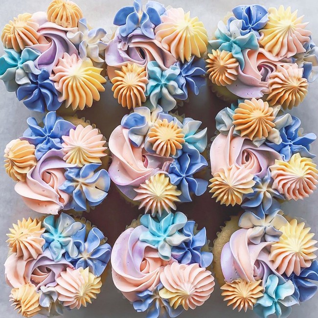 laurynmariebakes Cupcake Decorating Ideas  #cakes #cupcakes 